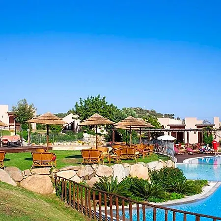 Aparthotel S'incantu 3*